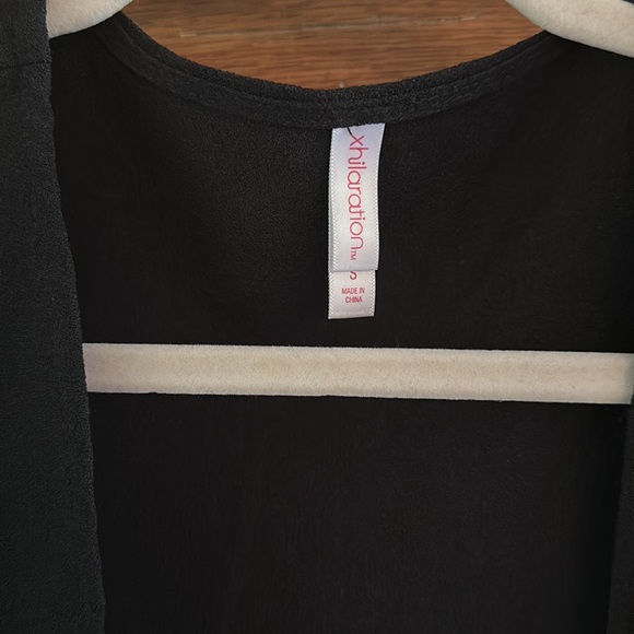 Black Wrap crop top with tie - Picture 2 of 5